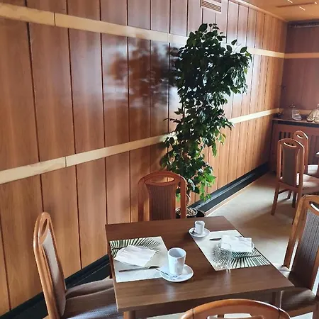 Konukevi Stettiner Hof 3*